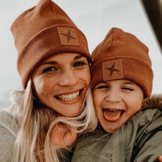 Tragebild Hipster Beanie Kupfer mit Patch